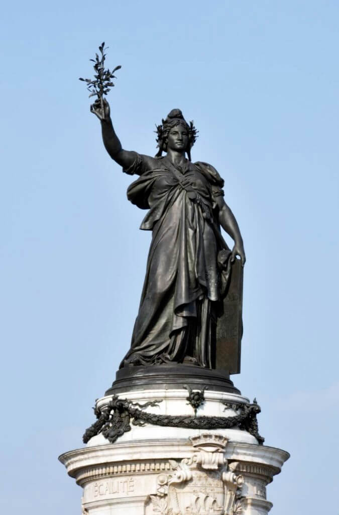 Statue de Marianne sur la place de la République à Paris