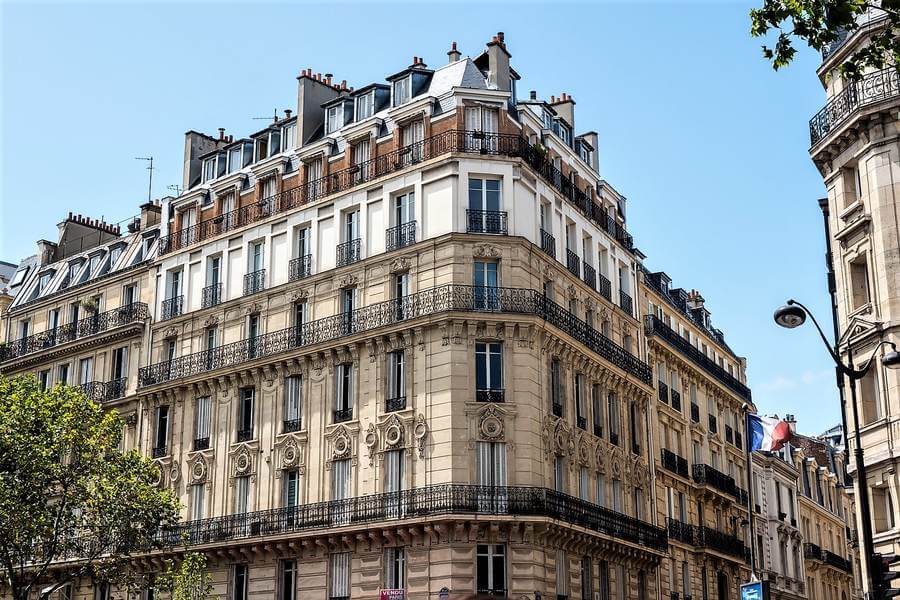 Typical architecture of the boulevard Haussmann - Paris
